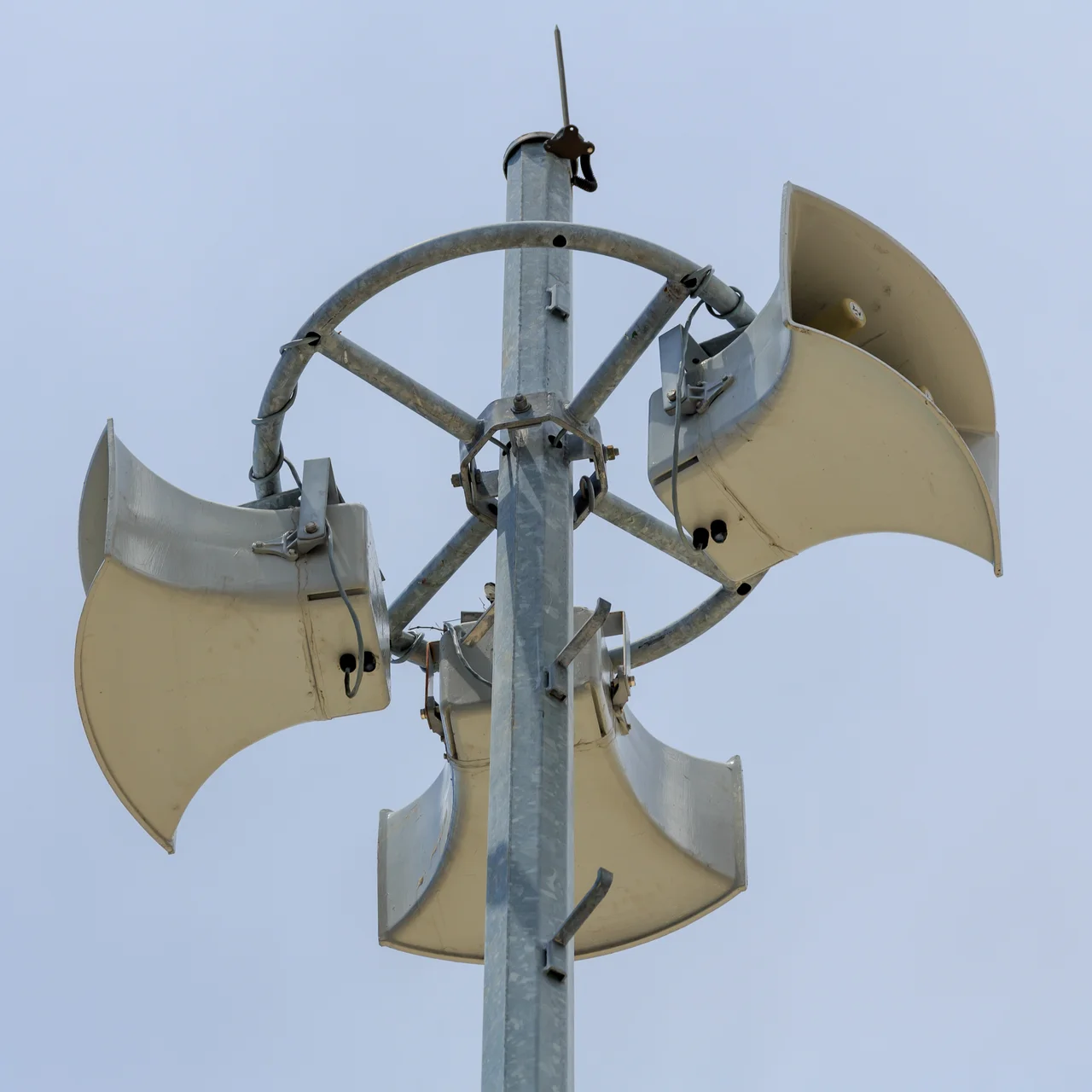 Semporna, Sabah: Sirens of a station of the Malaysian National Tsunami Early Warning System (MNTEWS) in front of the Semporna Mosque