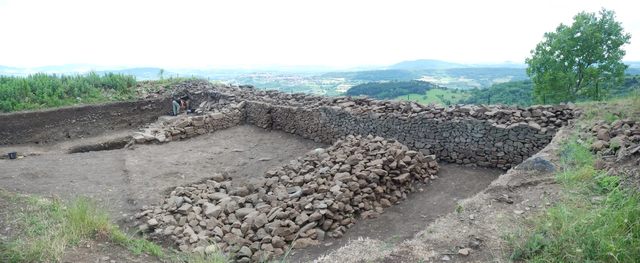 Archeological site of Gergovie, wall of the oppidum